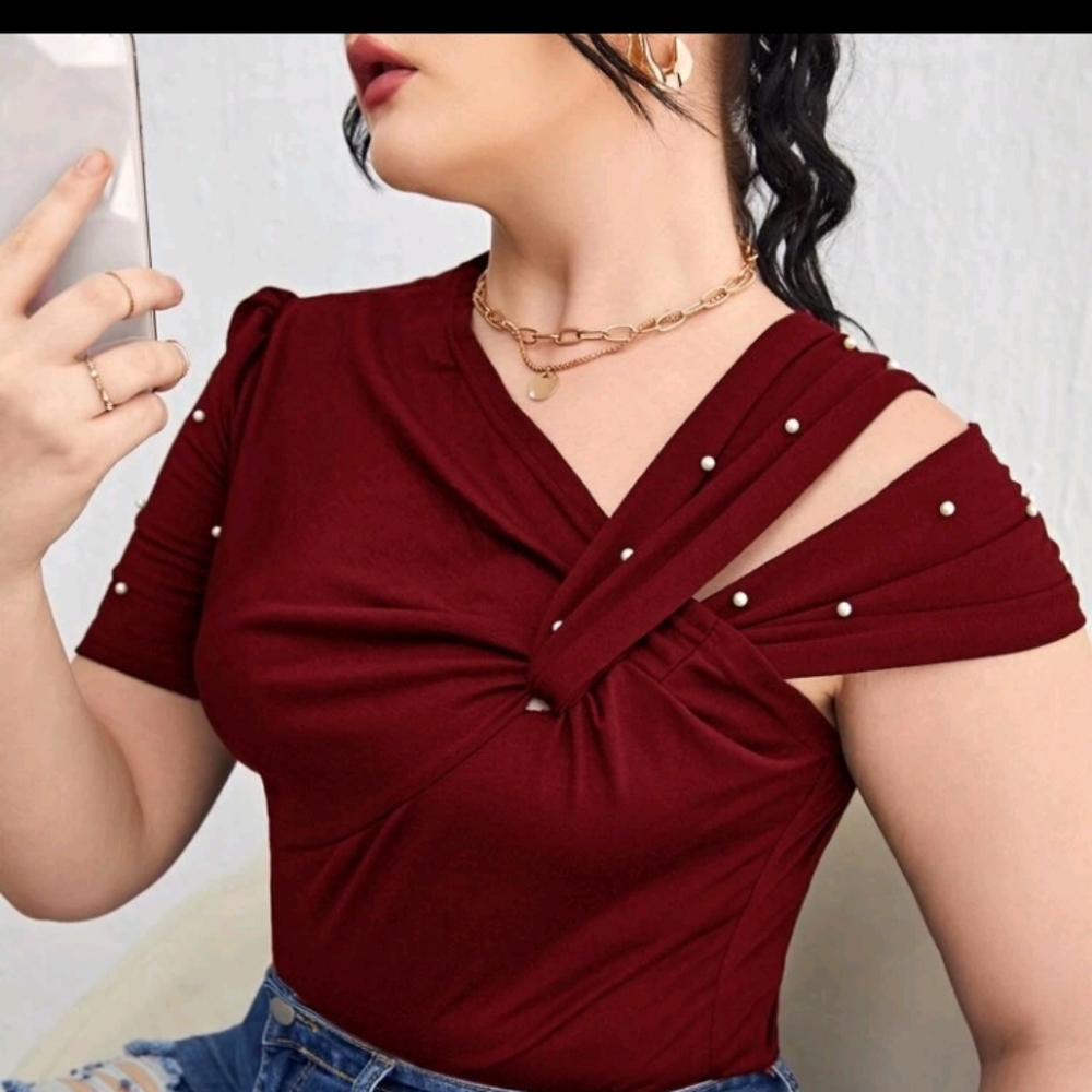 Twisted  Pearl accent Top